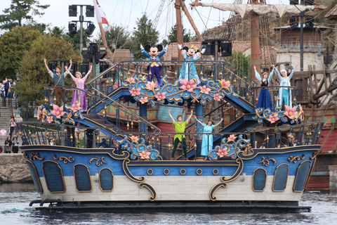 ディズニー、水上ショー「”ファンタジースプリングス”スペシャル