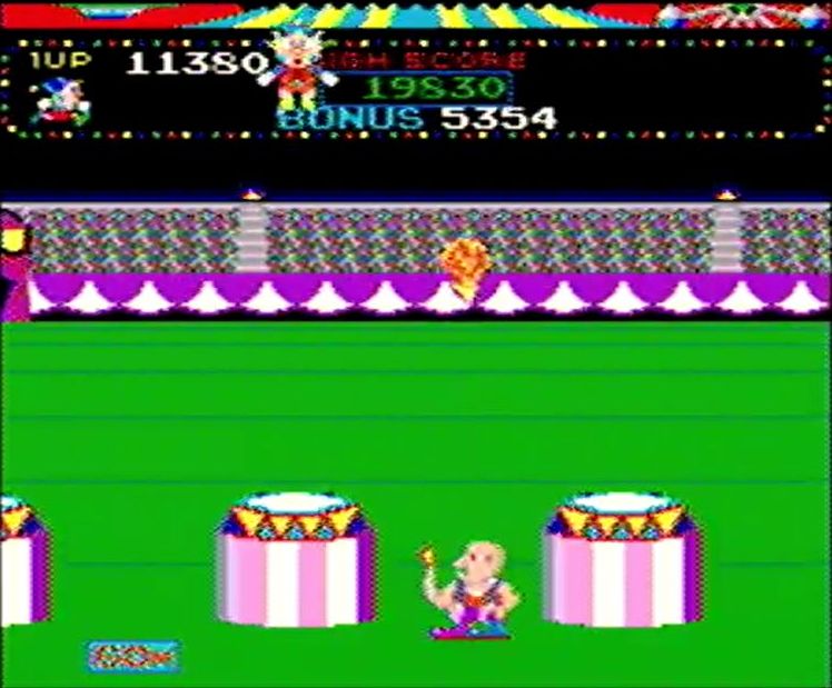 各トランポリンは3回までジャンプできるが、4回着地すると画面外に飛び出してミスになるリスクがある。ジャグラーが投げる剣や火の玉に触れた場合も、もちろん一発でアウトだ