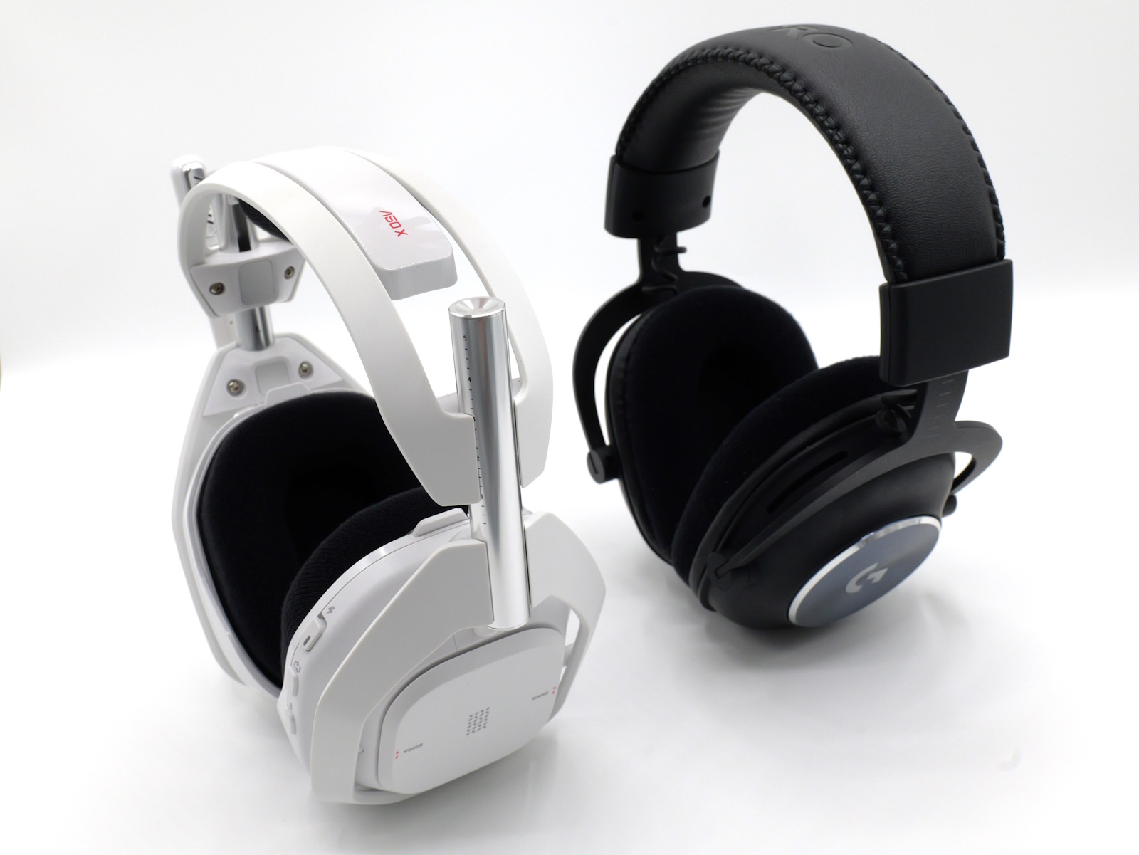 筆者所有の「PRO X」と比較。側圧は「A50 X」の方が少し弱めで、長時間のゲームプレイに最適