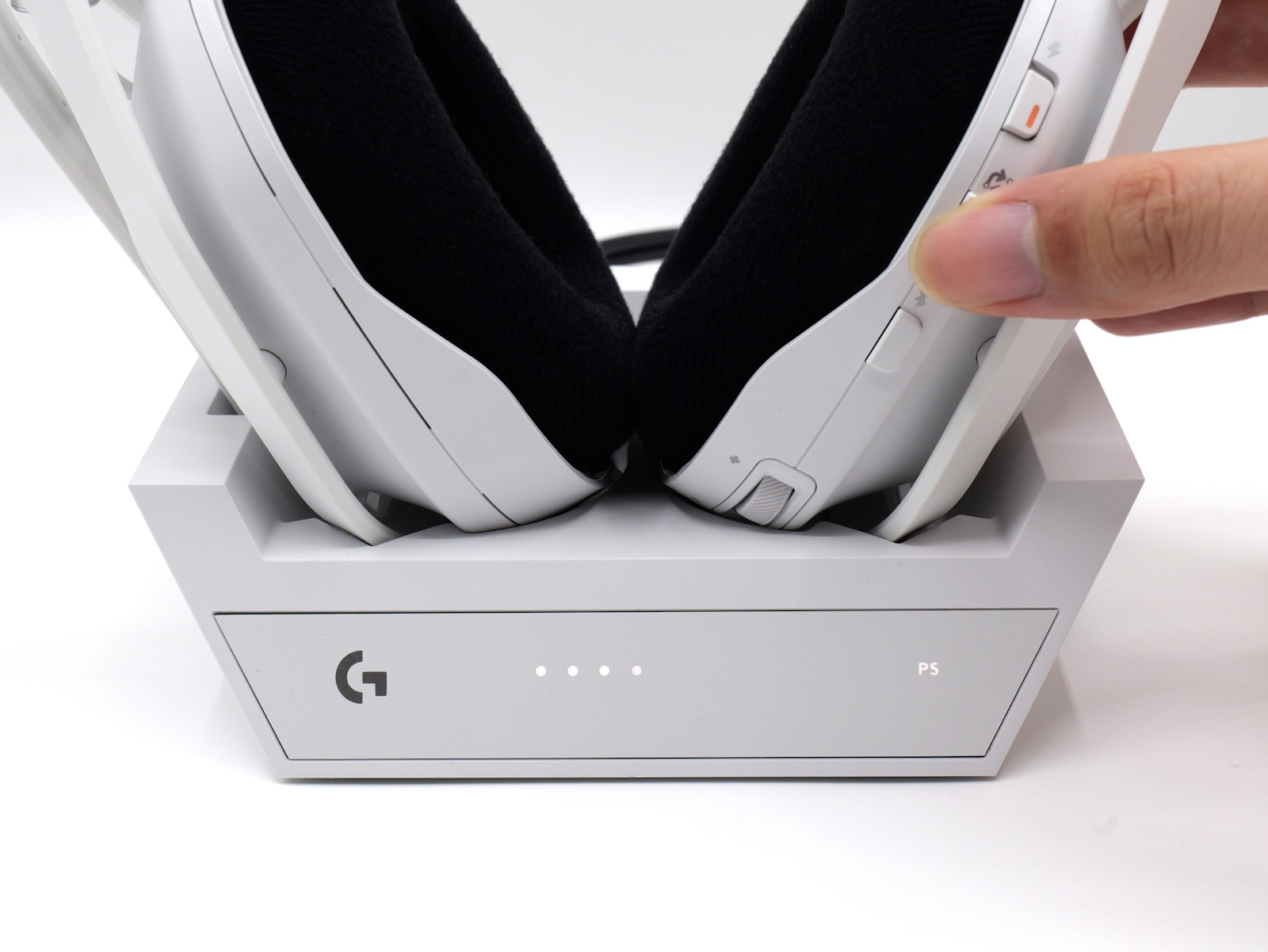 ヘッドセットの「PLAYSYNC」ボタンを押すと……