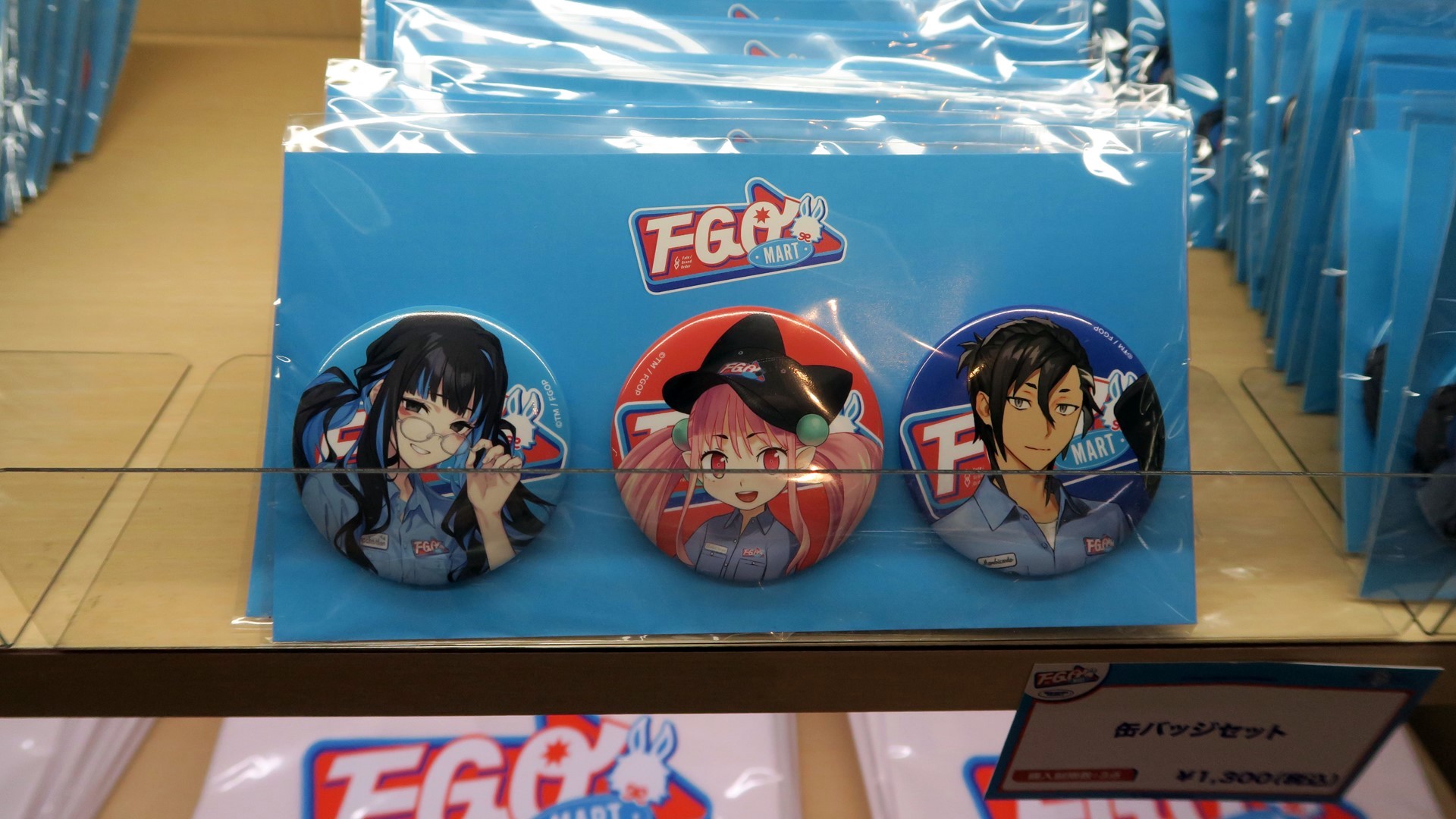 描き下ろしイラストFGO MART店員テノチティトラン・マンドリカルド・ハベトロットの缶バッジセット 1,300円