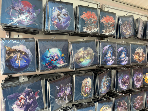 スターレイル」のアクスタやマウスパッドがその場で買える！ 1