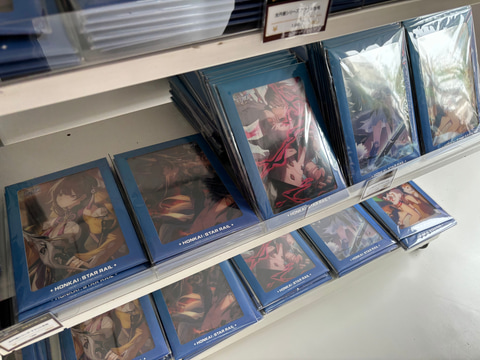 スターレイル」のアクスタやマウスパッドがその場で買える！ 1
