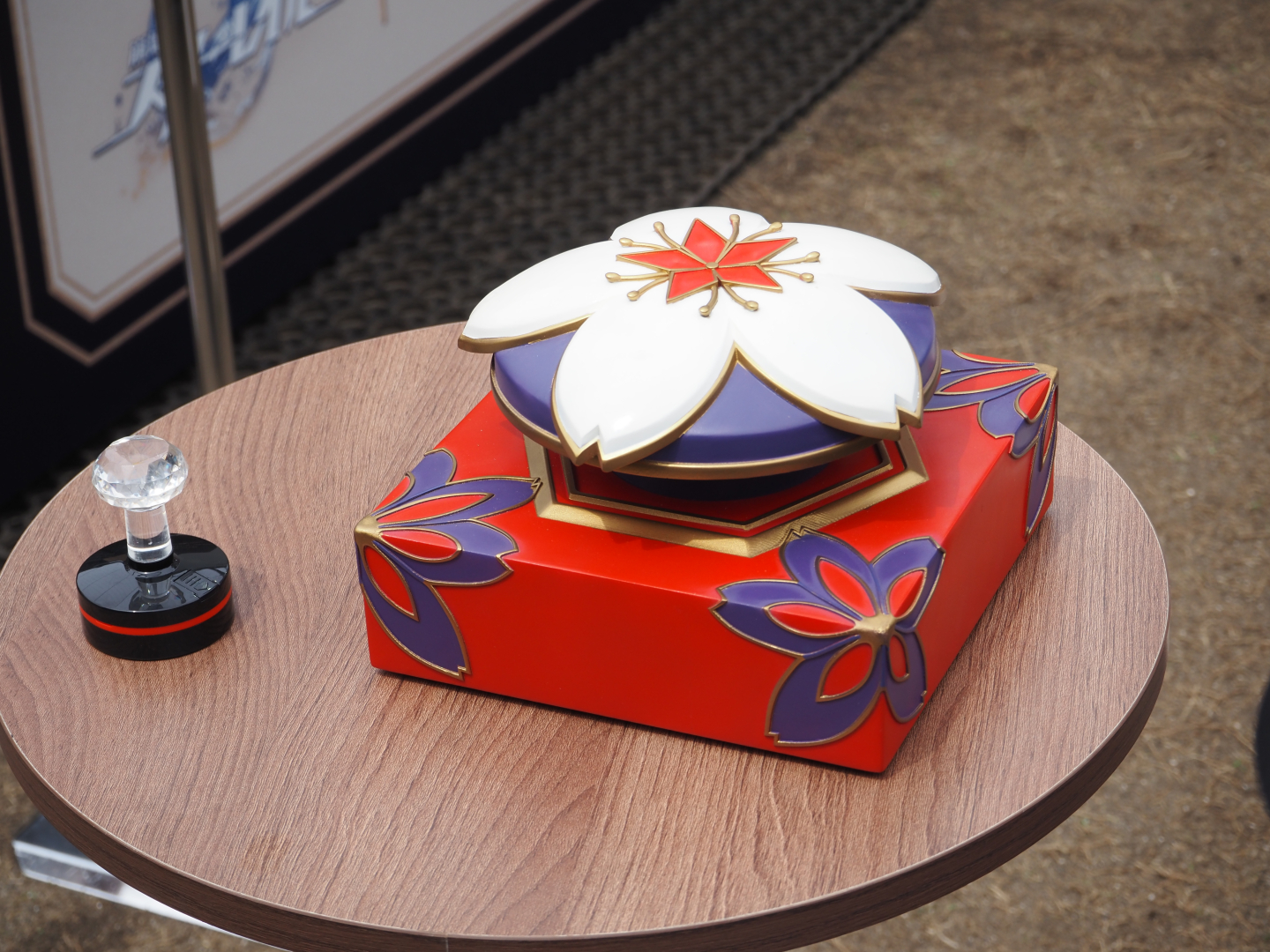 「花火」の「相互保証破滅」ボタン。スタンプラリーを埋めるためには実際に押す必要がある。スタッフ曰く、押し心地は良いらしい