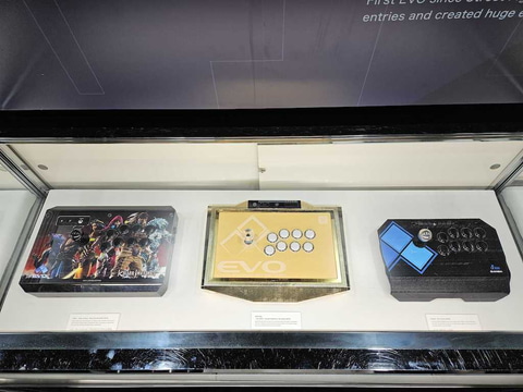 EVO Japan 2024」会場内にて歴代アケコンやEVO歴史年表が展示！ - GAME