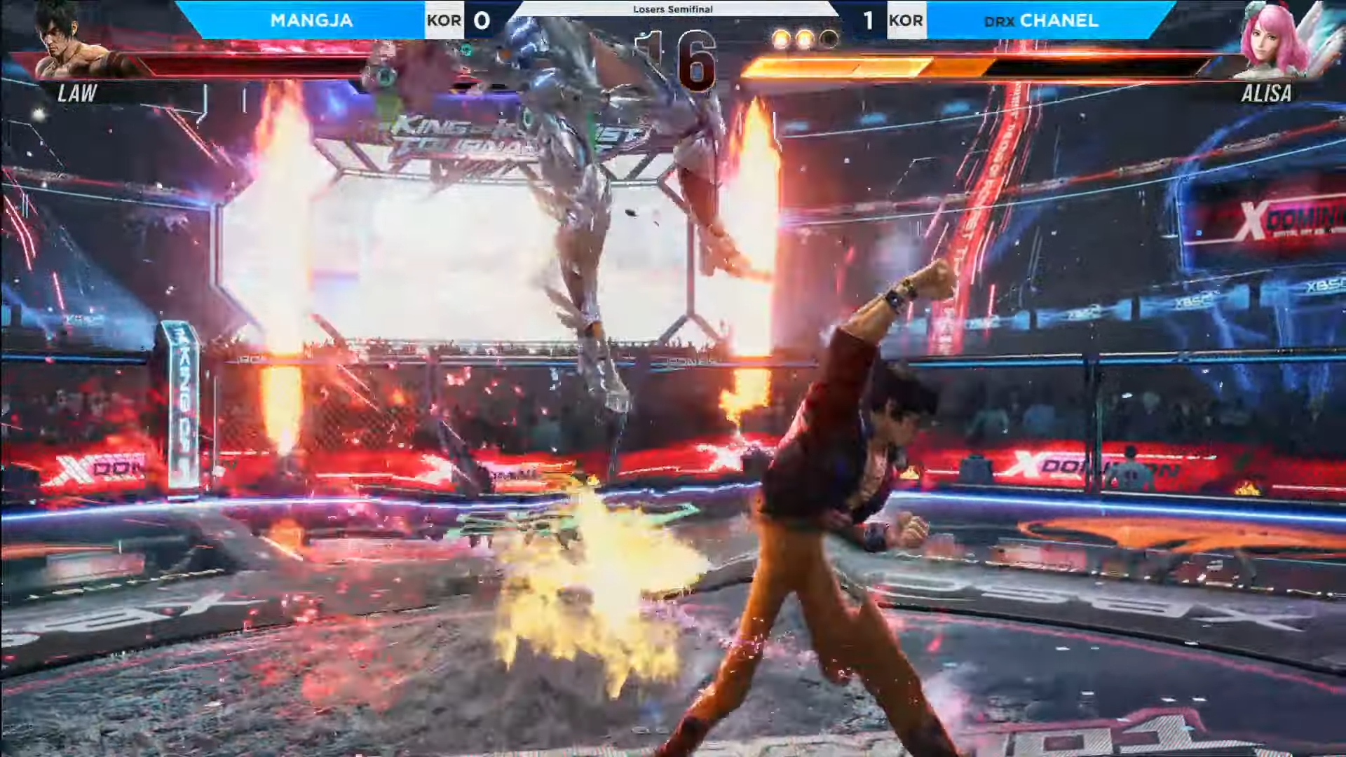 サマーソルトキック1発目空振りからのドラゴンアッパーカットの瞬間。突然のアグレッシブプレイに「え？今戦ってるのダブル選手だったっけ？」と勘違いしてしまうような衝撃のシーンだった