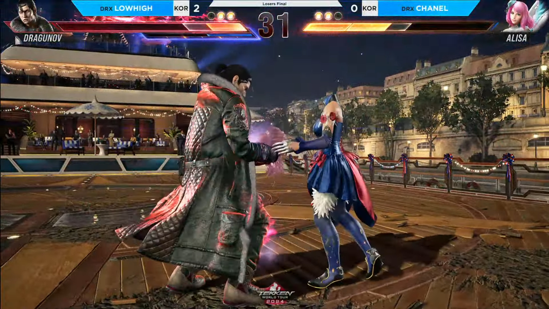 スパムボムで決着後、おもむろに席を立つCHANEL選手。何をするかと思ったらヘッドセットでスパムボム！ 世界の頂点を目指す真剣勝負の中でこんなアピールを行える胆力と再現度の高さには思わず筆者は吹き出してしまった