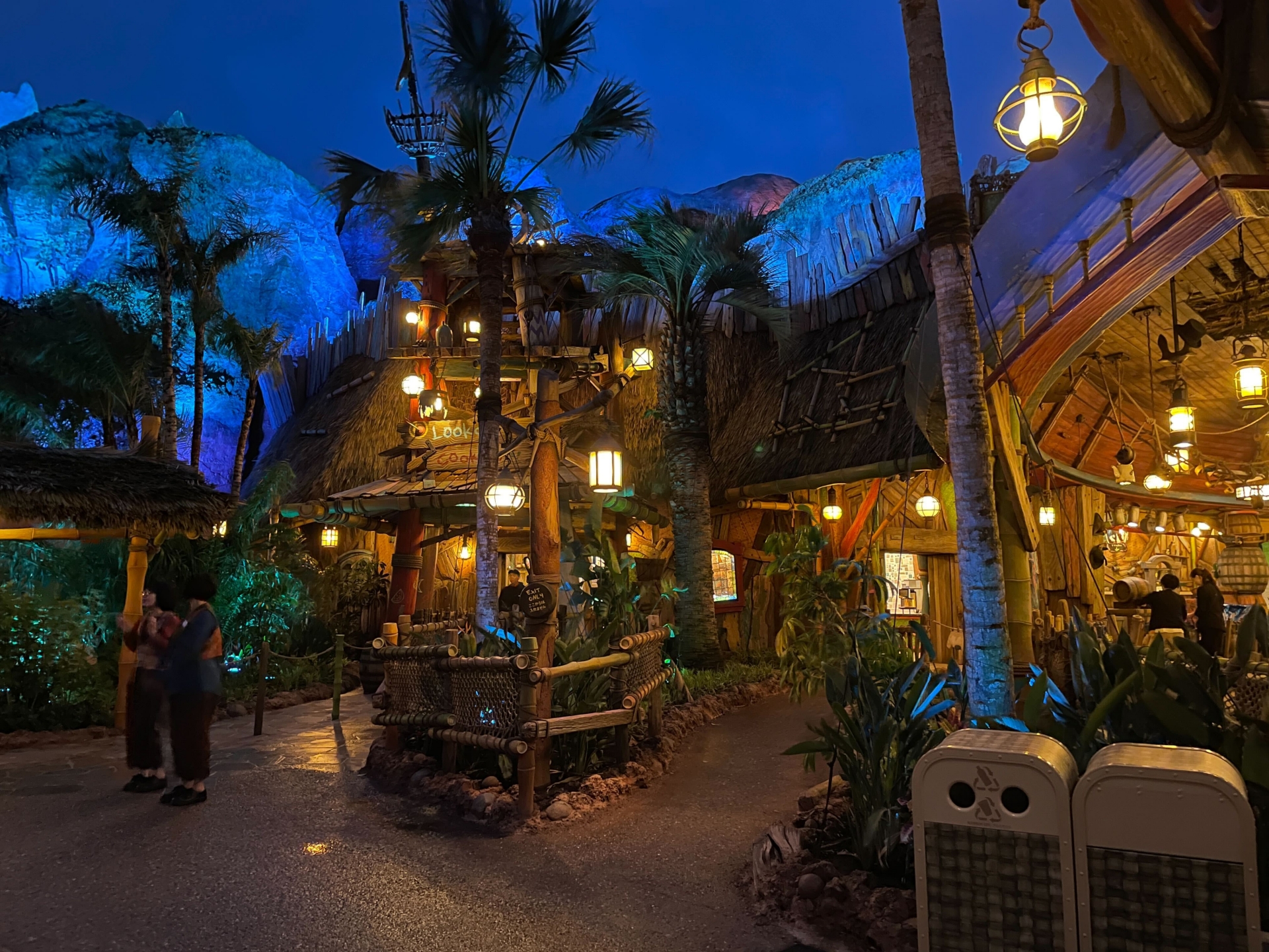 「ピーターパンのネバーランド」。お祭りのような雰囲気がある