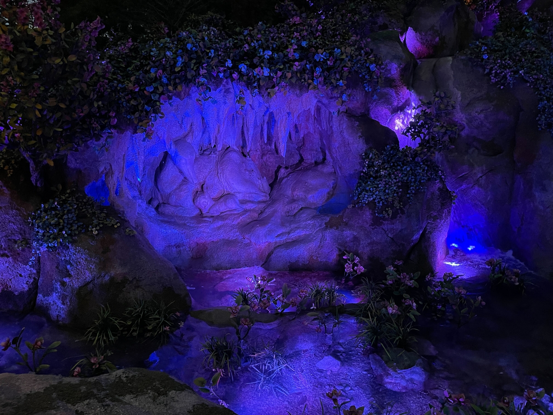 「ファンタジースプリングス」入口の「魔法の泉」