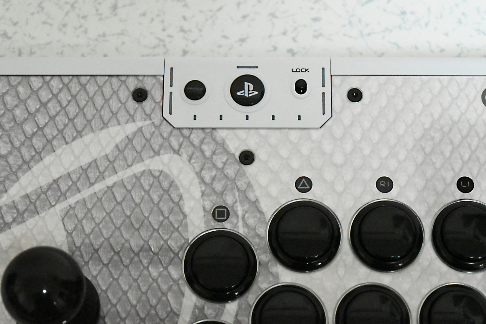 上がロック解除、下がロックされた状態。ロックの状態が一目で分かるのでオフライン大会などでも慌てることがなさそうだ