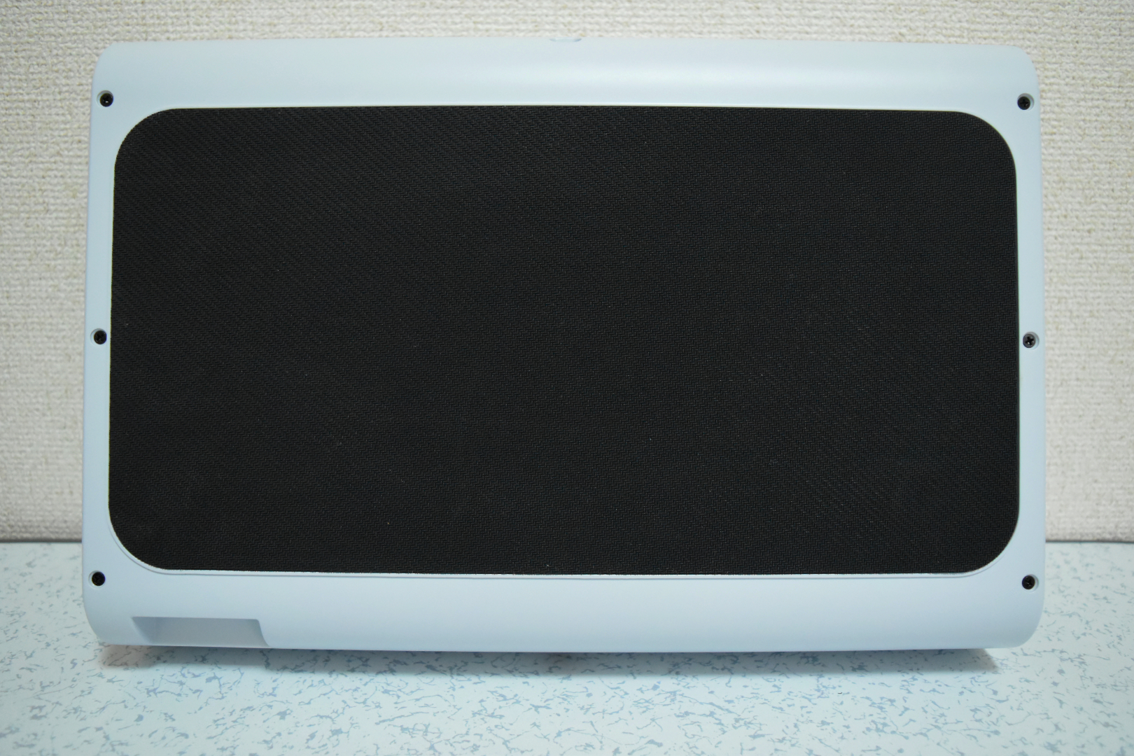 裏面は贅沢に一面ラバー製の滑り止めが貼られている