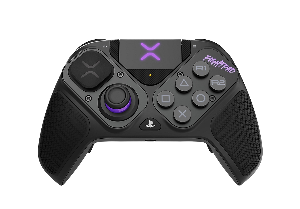 格闘ゲーム向けのVictrix Pro BFG。2万円を超える高価なパッドながらも売り切れが続出した