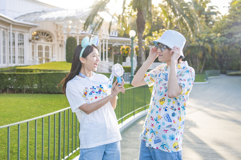 東京ディズニーリゾート、浜辺で夏を満喫しているキャラクターが
