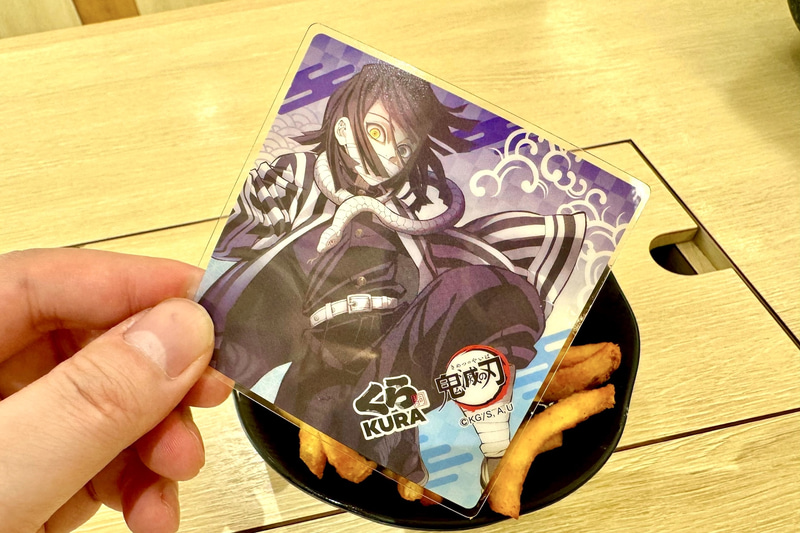 伊黒小芭内が描かれたシート付き