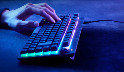 エレコム、磁気スイッチ搭載75%サイズゲーミングキーボード「V custom