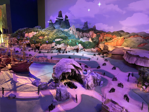 東京ディズニーシー誕生の物語や豪華な展示の数々が楽しめる