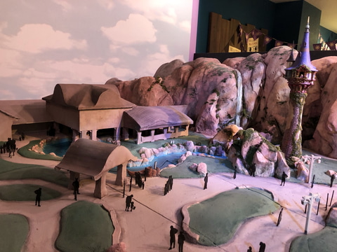 東京ディズニーシー誕生の物語や豪華な展示の数々が楽しめる