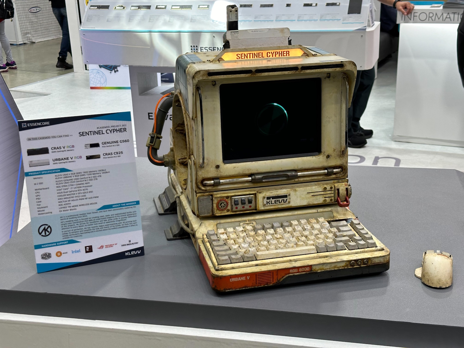 ESSENCOREが手掛けたPC。「Fallout」シリーズにでてきそうな雰囲気