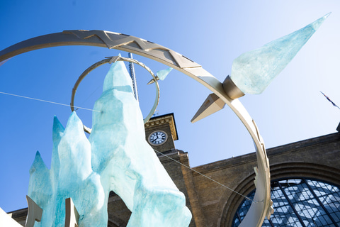 FFXIV」の実物大エーテライトがロンドンのキングス・クロス駅に出現