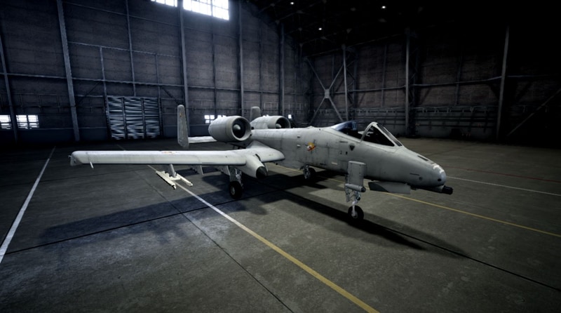 重武装と高耐久性を備えた、近接航空支援用途の攻撃機。低速域下の安定した機動性と、30mm機関砲を始めとした対地攻撃兵装によって自らの有用性を証明した。愛称は「サンダーボルトII(落雷)」