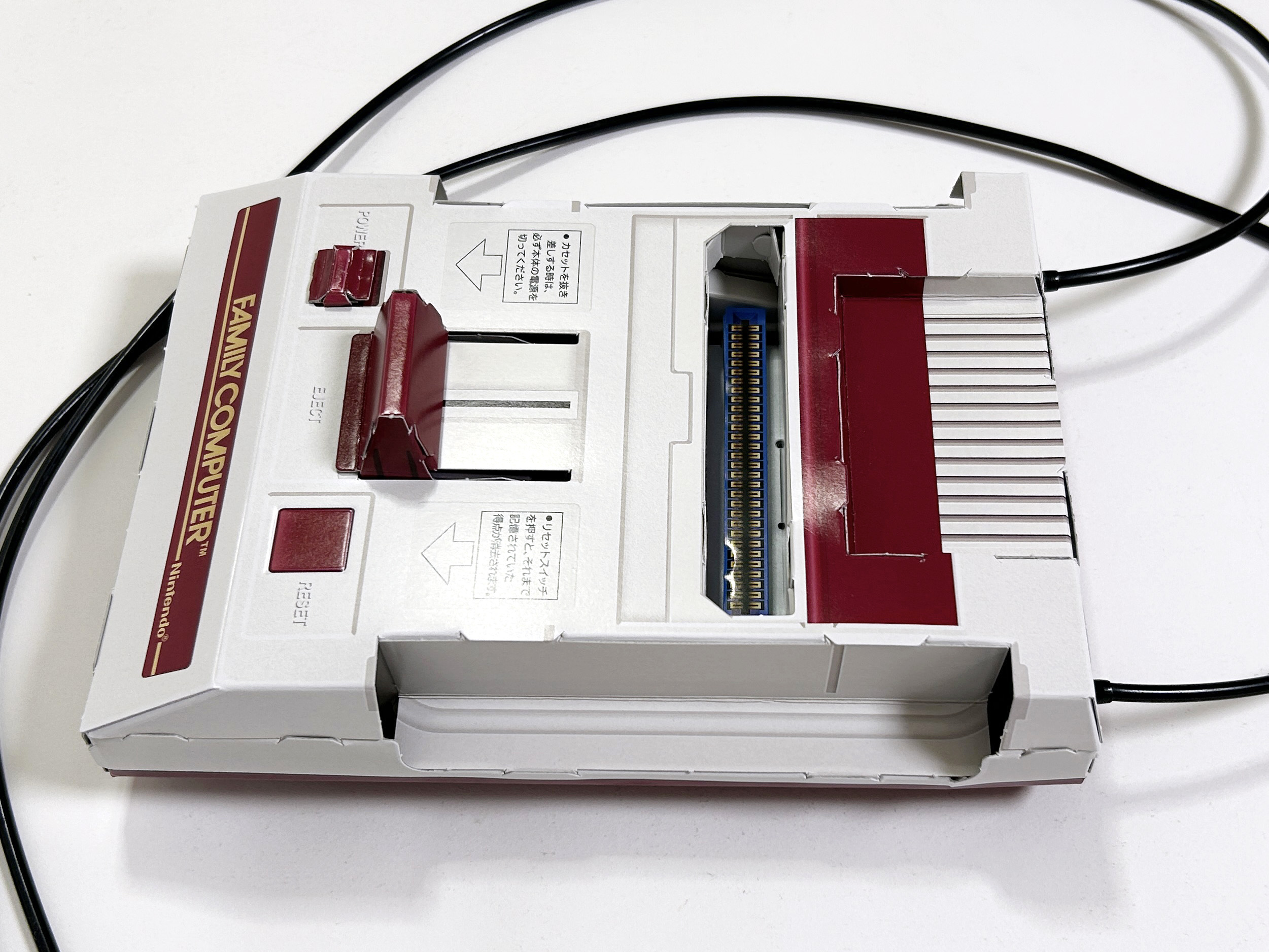 スライドレバーを取り付けると、グッと完成度が増す。これで本体側はほぼ終了となり、残るのはコントローラーのみ