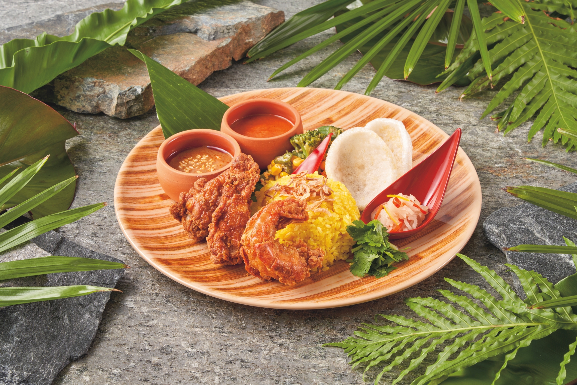 ロストワールド・レストラン：マッサマン＆レッドカレープレート 2,400円