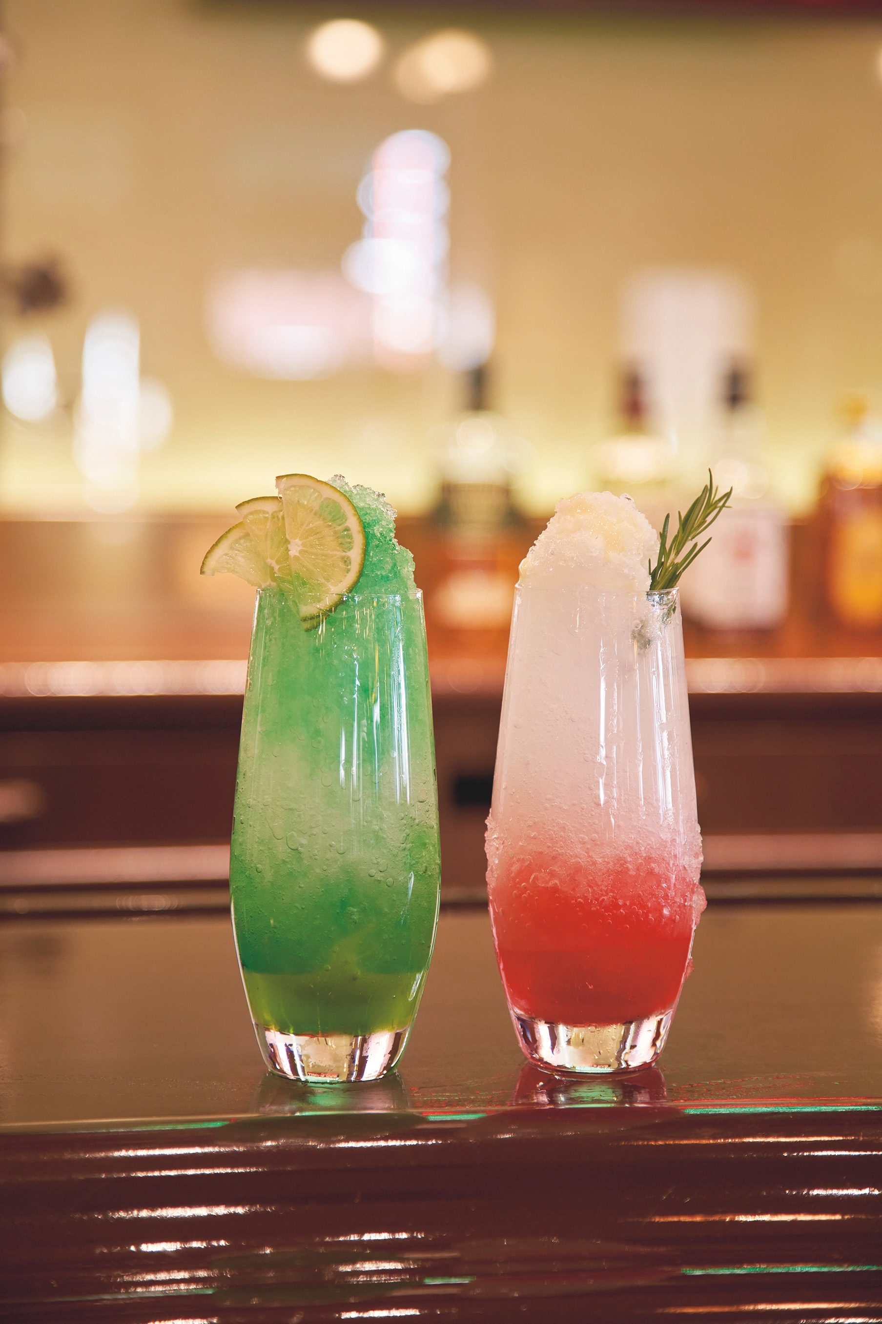 フィネガンズ・バー＆グリル：フィネガンズ・フローズンカクテル。左から、～キウイ＆ミント～、～アップル＆ホワイトサワー～。価格はアルコールが各1,150円。ノンアルコールが各1,050円