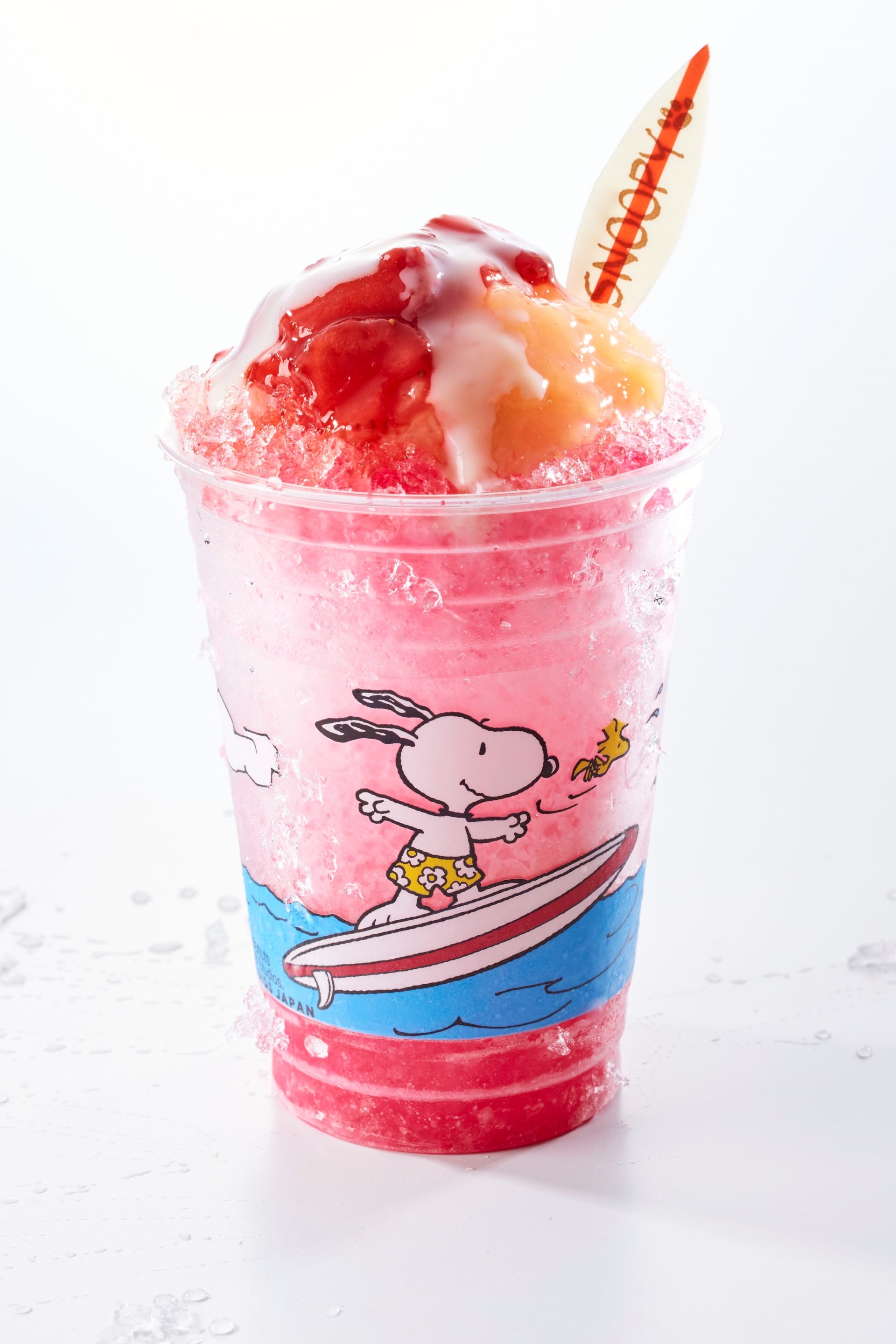 スヌーピー・バックロット・カフェ：スヌーピー・フラッペ ～いちごミルク＆白桃～ 900円
