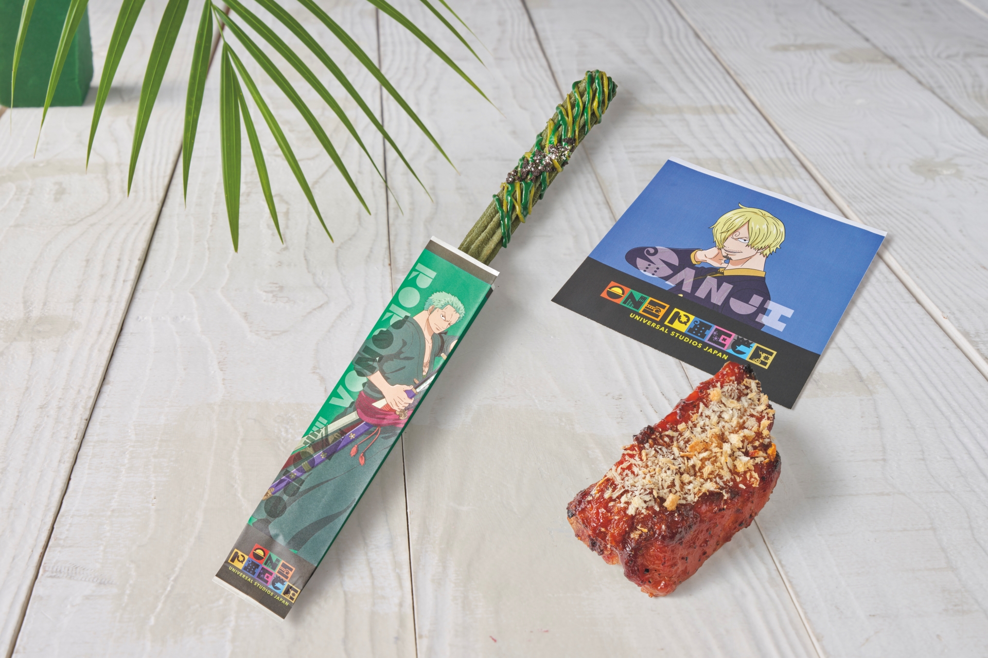 左から、ゾロの抹茶チュリトス 750円、サンジのプロヴァンス風ポークリブ ～トマト＆ハーブ～ 900円