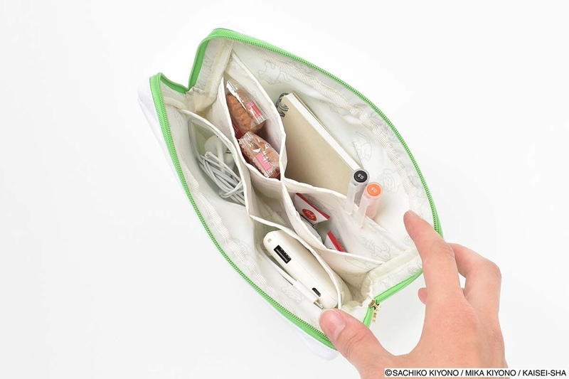 裏地にもノンタンをプリント。大きめのポケットと仕切りポケットがついている