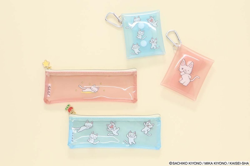 クリア素材で中身がわかる便利なポーチとペンケース。ポーチはカラビナつき