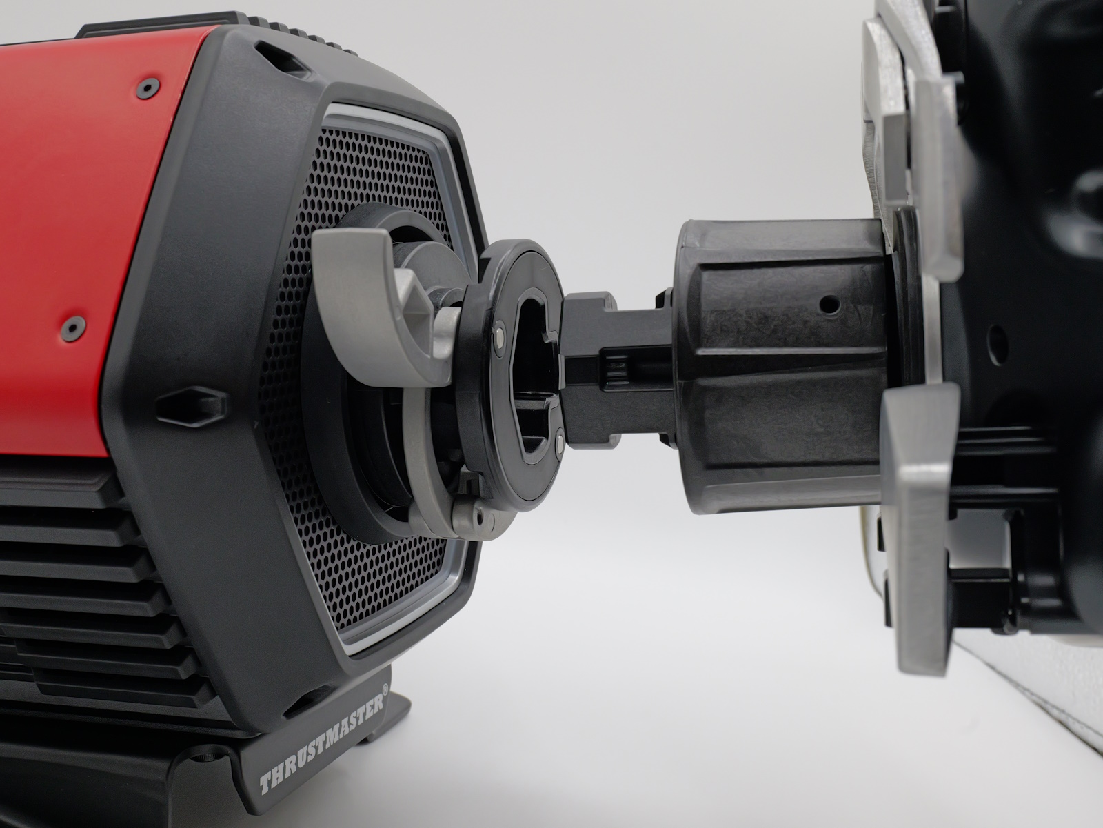 穴の位置を合わせて……