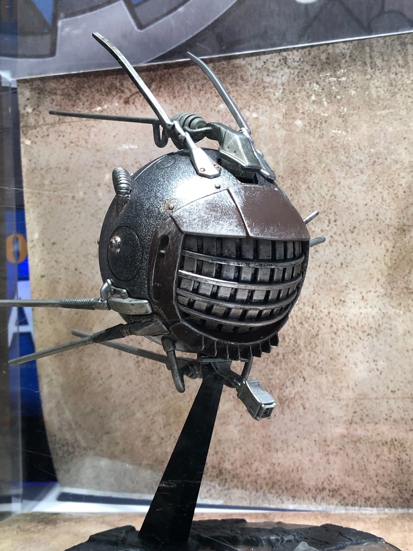 「EyeBotフィギュア」。こちらもウェザリング塗装されている