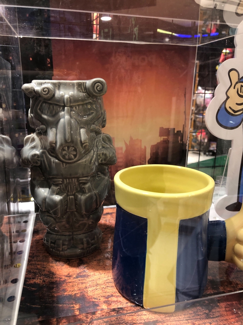 「ティキマグ（Power Armor）」は大きめの「マグカップ（Thumbs Up）」よりも大きいので中々迫力がある