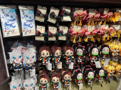 USJ「鬼滅の刃」グッズを撮り下ろし！ 日傘にタオルなど夏らしい