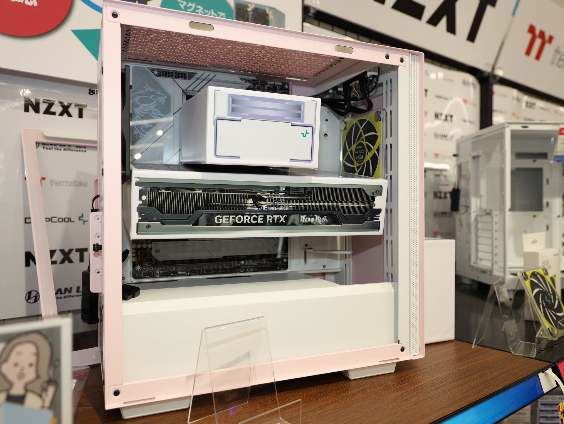 PCケースに磁石でパーツを組み込んでいける