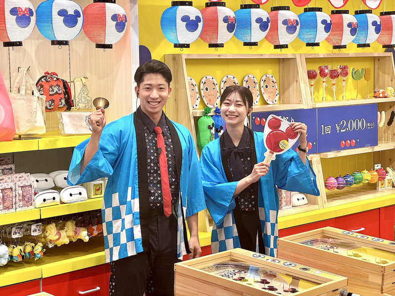 夏祭りに合わせ、7月23日から日本の祭りをイメージしたぬいぐるみキーチェーンも発売されているのでぜひチェックしてみてほしい。個人的にはベイマックスがお気に入り。価格は各2,800円