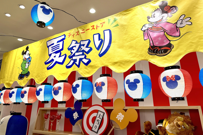 至ることころにお祭りの屋台イメージが盛り込まれていて見ているだけで楽しい