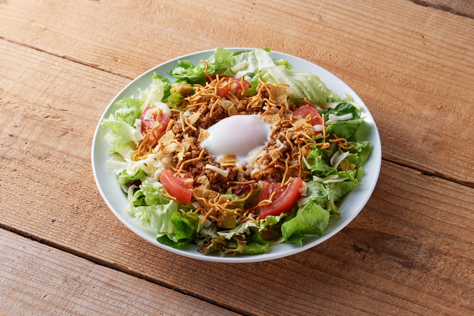 温玉とリーフレタスのタコライス～ベビースターラーメン添え～ 価格：1,100円（ランチ）、1,000円（ディナー）