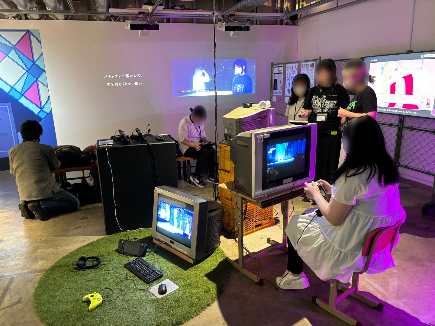 会場の中央には試遊エリアが存在。ブラウン管テレビでの試遊も可能