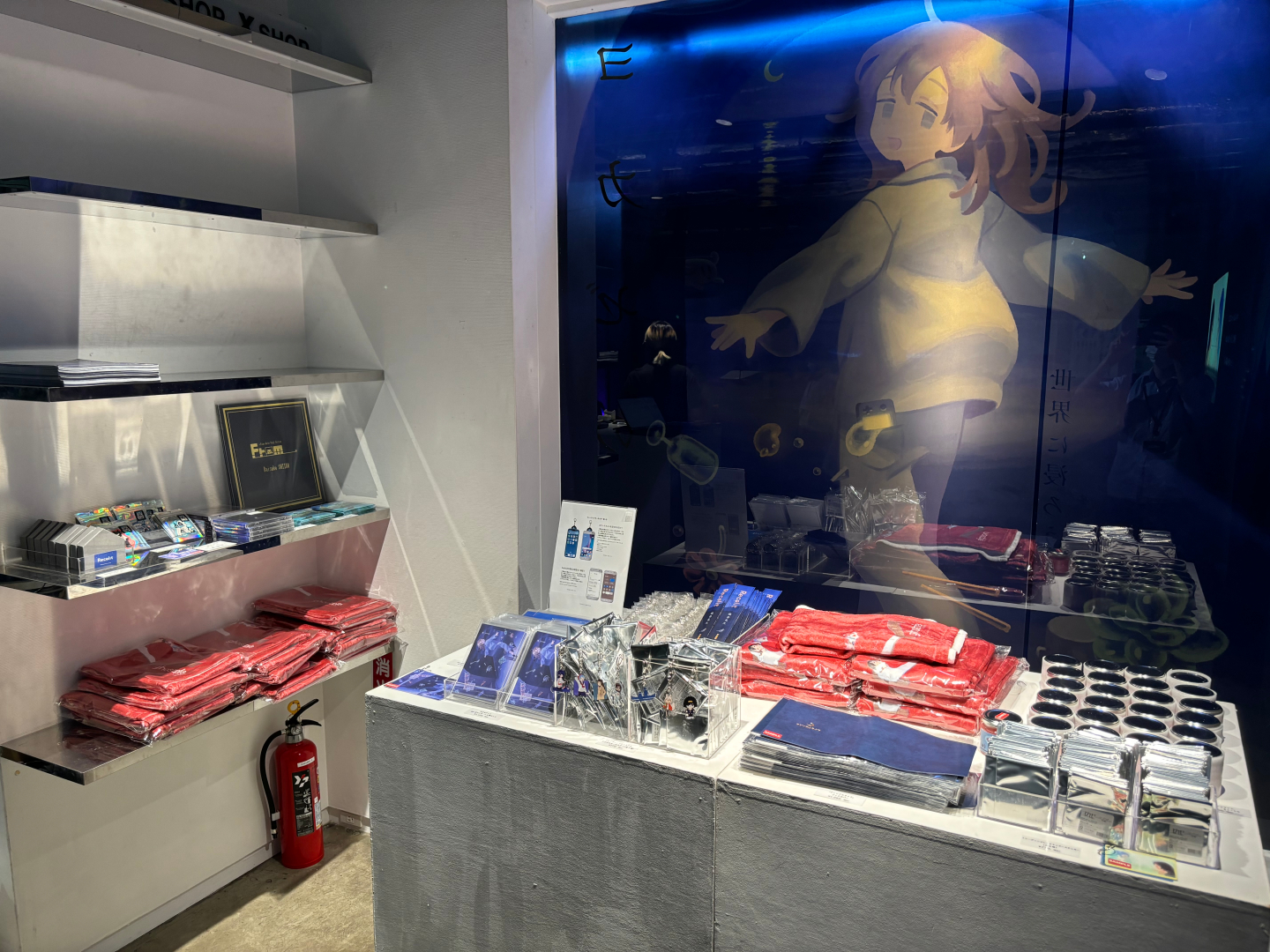 こちらが「CD型ミュージックキーホルダー」。「アンリアルライフ」、「ghostpia」、「Recolit」の楽曲が聴けるようだ。CDケース風のおしゃれなデザインも魅力