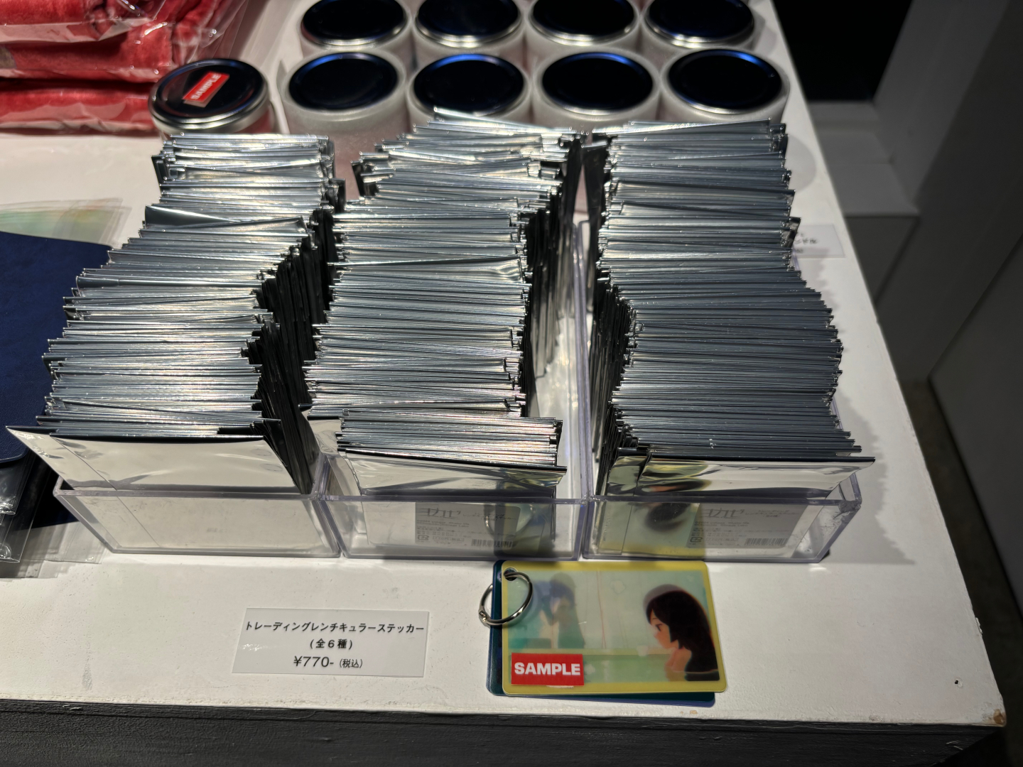 こちらが「CD型ミュージックキーホルダー」。「アンリアルライフ」、「ghostpia」、「Recolit」の楽曲が聴けるようだ。CDケース風のおしゃれなデザインも魅力