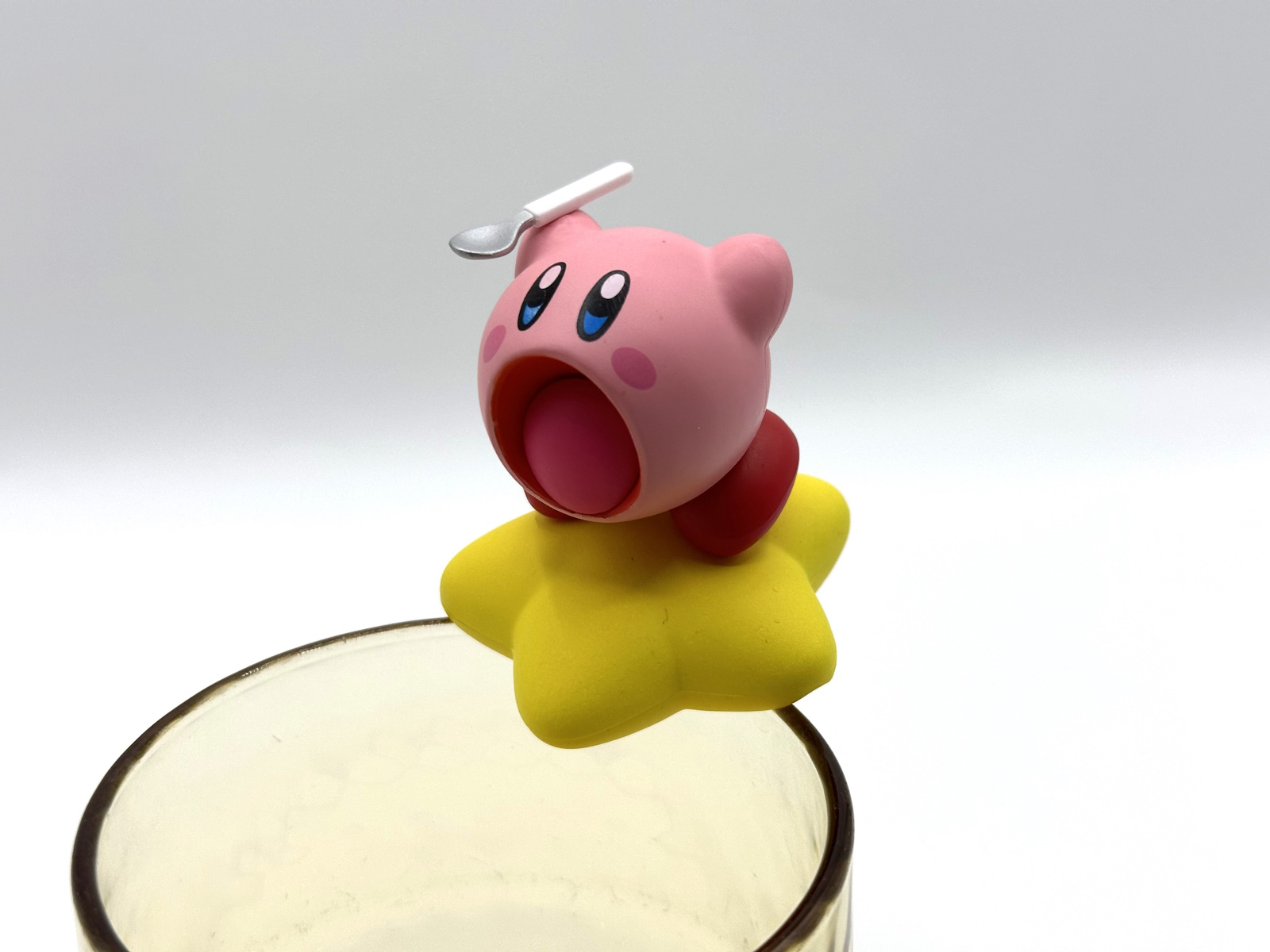 吸い込む気満々のカービィ