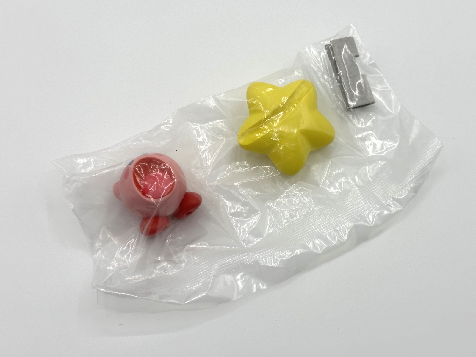 パーツは3点あり自分で組み立てる必要がある