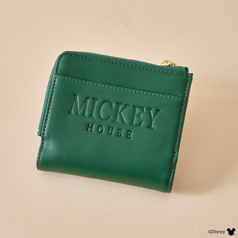 背面は「MICKEY MOUSE」のロゴを型押し
