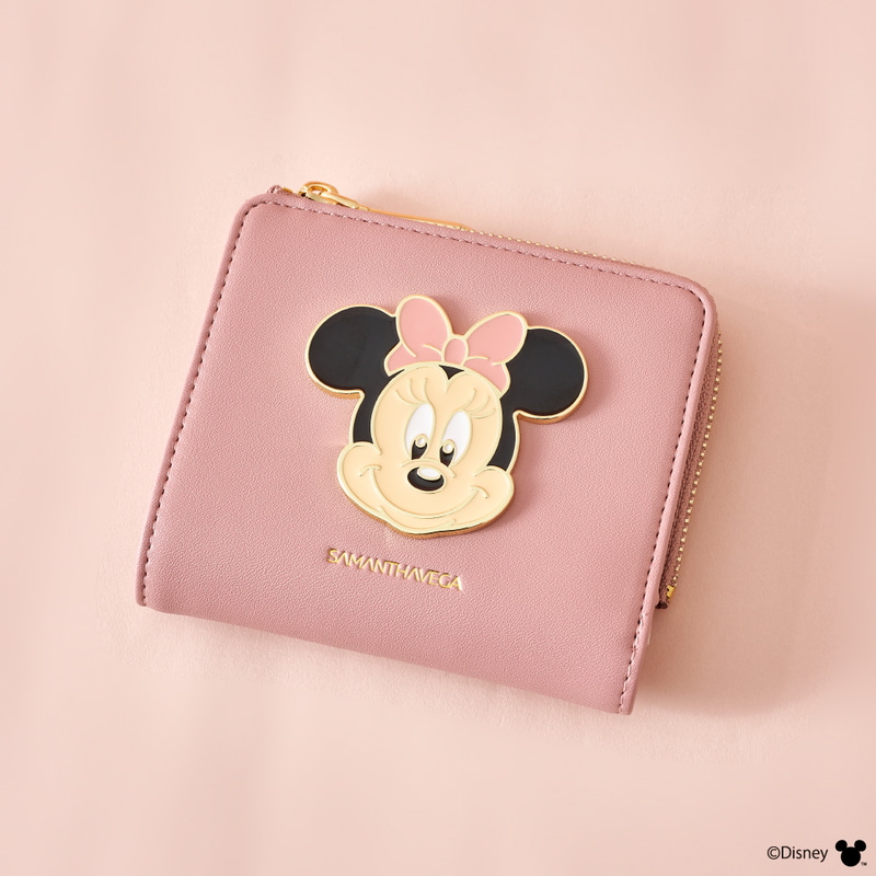 背面は「MINNIE MOUSE」のロゴを型押し