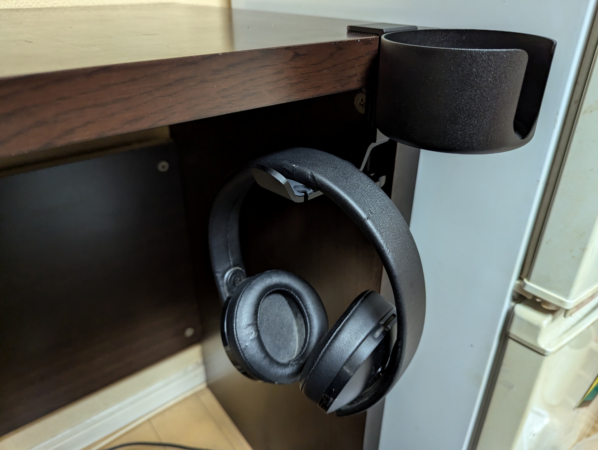 ヘッドセットを掛けてみたところ手軽に稼働できる軽さがありがたい