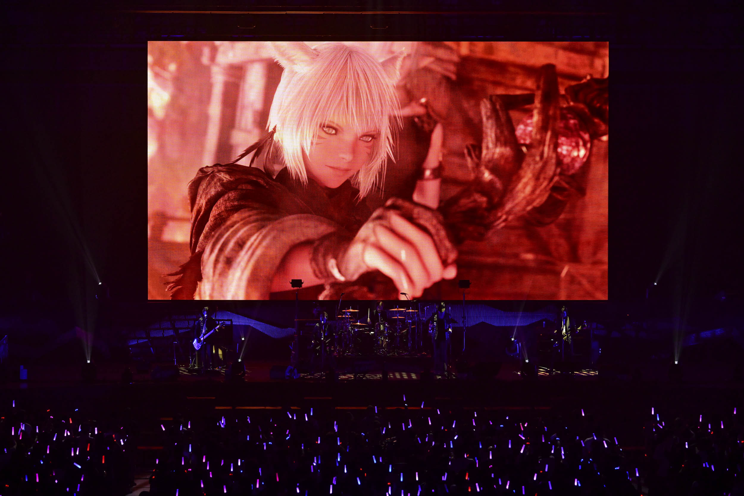 「紅蓮のリベレーター」までとは雰囲気を変えて、「漆黒のヴィランズ」では初めてロック調の主題歌が使われた。当初は違和感を感じる人もいたが、今では「FFXIV」を代表する曲となった。