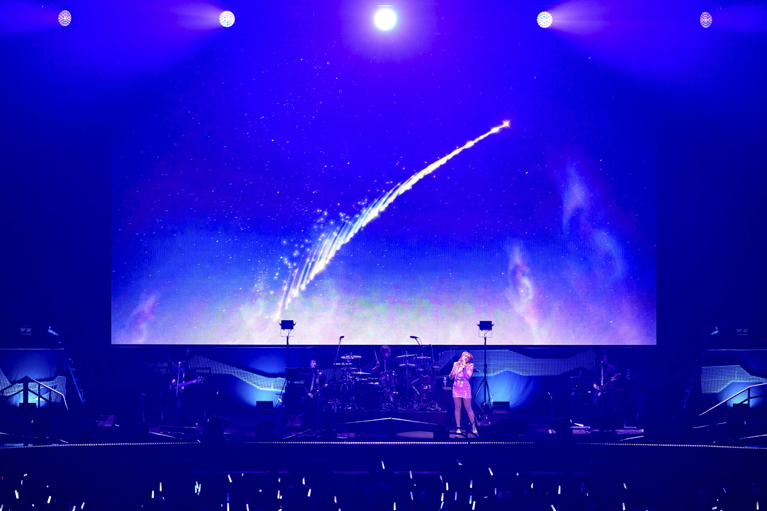 Amandaさんが朗々と歌い上げる「Flow」のアレンジバージョン。ゲーム内では、エンディングを飛ばさずに見ると最後に聞くことができる。古代人たちと暁がすれ違う演出に涙した人も多いはず。