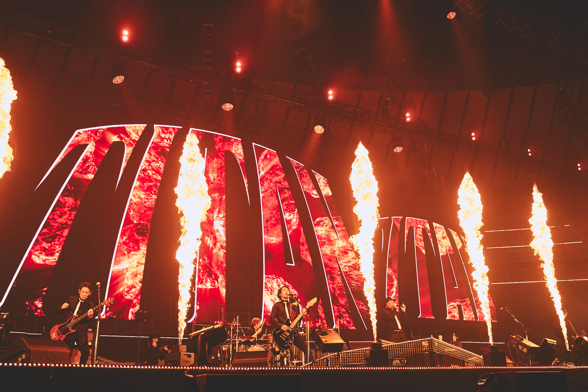 定番中の定番曲。実装当時は、落ちたら戦闘には復帰できず、極限の緊張感の中でこの曲が脳裏に深く刻みつけられた。